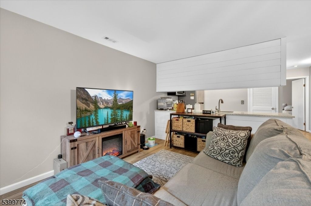 1 Purgatory Ct, Vernon Twp., NJ 07462