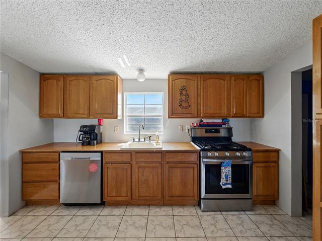 3910 COATS ROAD, Zephyrhills, FL 33541