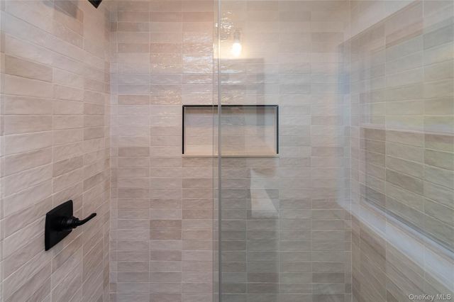 11 Tree Top Lane, Poughkeepsie, NY 12603