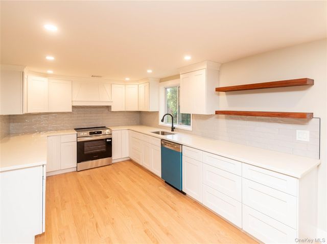 11 Tree Top Lane, Poughkeepsie, NY 12603