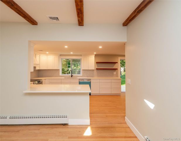 11 Tree Top Lane, Poughkeepsie, NY 12603