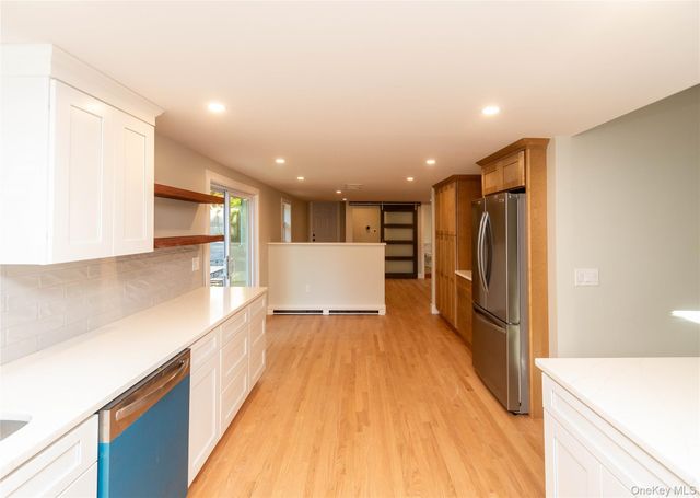 11 Tree Top Lane, Poughkeepsie, NY 12603