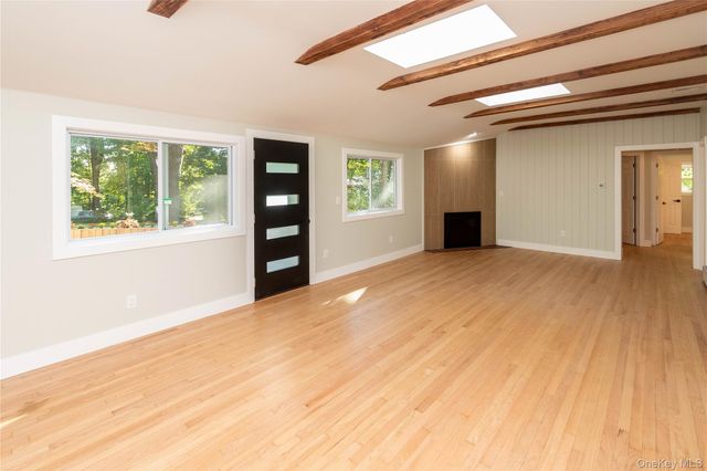 11 Tree Top Lane, Poughkeepsie, NY 12603