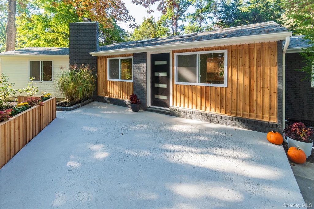 11 Tree Top Lane, Poughkeepsie, NY 12603