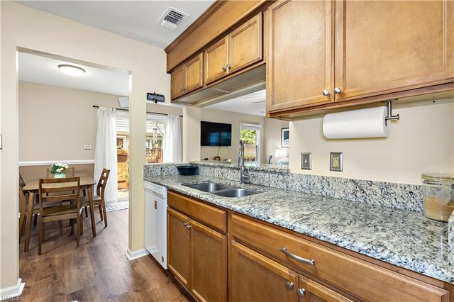 400 Bracknell Arch Apt A, Chesapeake, VA 23320