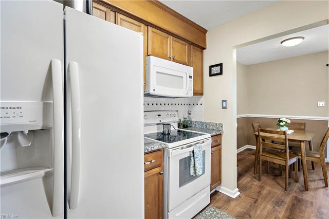 400 Bracknell Arch Apt A, Chesapeake, VA 23320