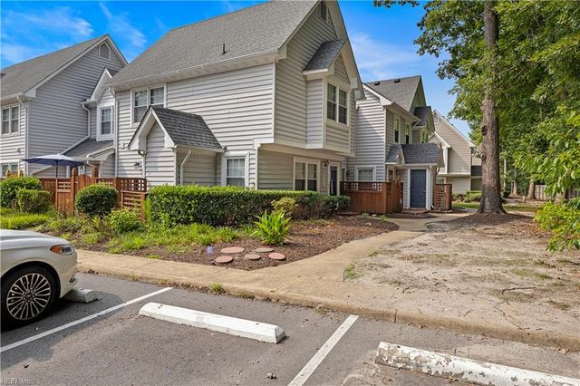 400 Bracknell Arch Apt A, Chesapeake, VA 23320