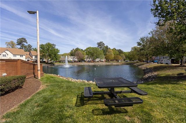 400 Bracknell Arch Apt A, Chesapeake, VA 23320