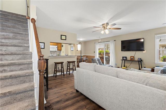 400 Bracknell Arch Apt A, Chesapeake, VA 23320