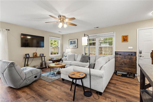 400 Bracknell Arch Apt A, Chesapeake, VA 23320