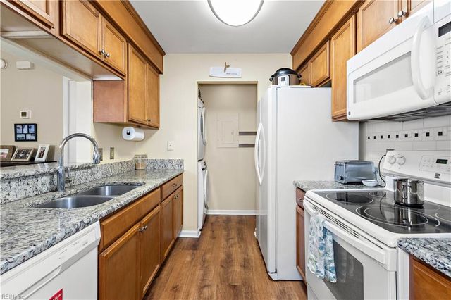400 Bracknell Arch Apt A, Chesapeake, VA 23320