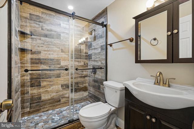 8102 PINELAKE CT, Alexandria, VA 22309