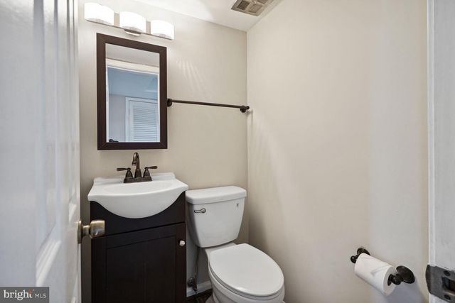 8102 PINELAKE CT, Alexandria, VA 22309