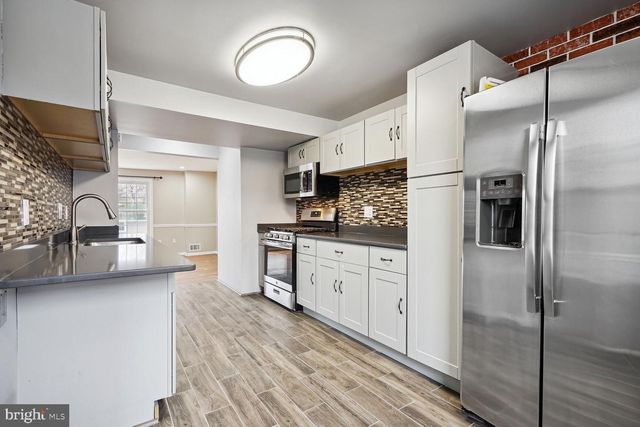 8102 PINELAKE CT, Alexandria, VA 22309