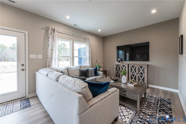 5518 Greenpark Way, Sandston, VA 23150