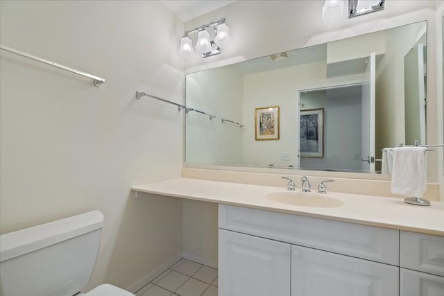 1925 Lake Avenue 104, Wilmette, IL 60091