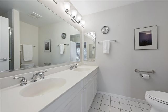 1925 Lake Avenue 104, Wilmette, IL 60091