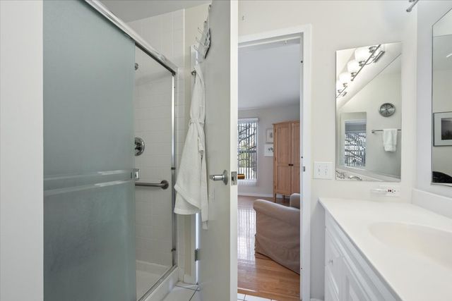 1925 Lake Avenue 104, Wilmette, IL 60091