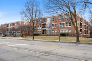 1925 Lake Avenue 104, Wilmette, IL 60091