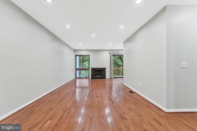 2347 MILLENNIUM LN, Reston, VA 20191