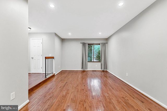2347 MILLENNIUM LN, Reston, VA 20191