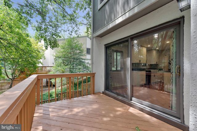 2347 MILLENNIUM LN, Reston, VA 20191
