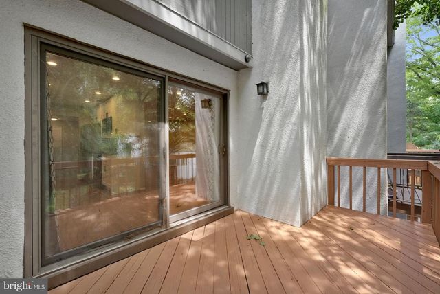 2347 MILLENNIUM LN, Reston, VA 20191