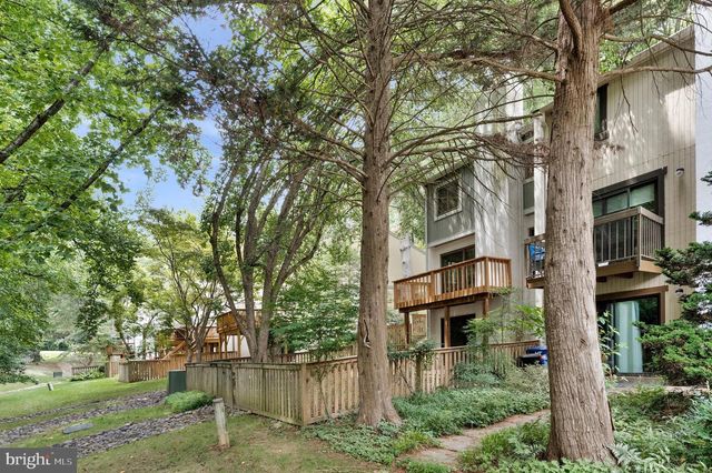 2347 MILLENNIUM LN, Reston, VA 20191
