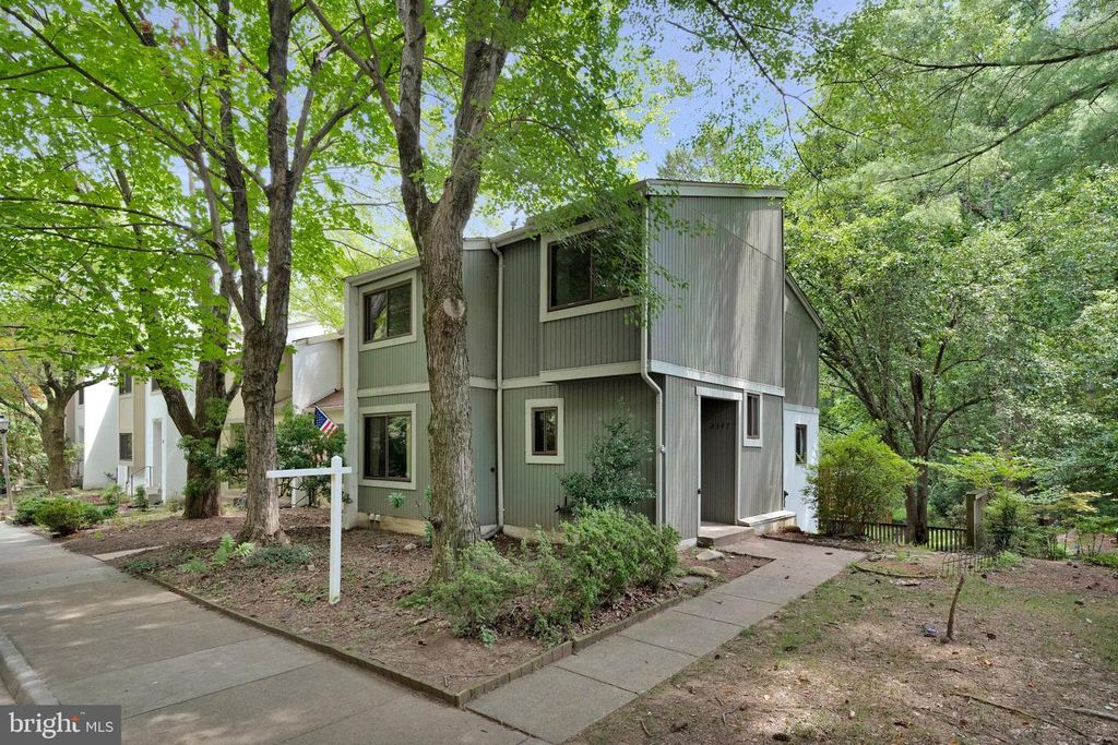 2347 MILLENNIUM LN, Reston, VA 20191