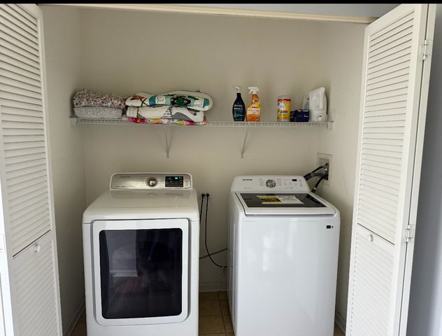 1458 Deer Pointe Drive, South Elgin, IL 60177