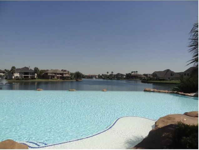 5403 Emerald Pointe Lane, Sugar Land, TX 77479