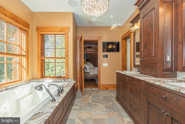 992 A WORTHINGTON MILL RD, Newtown, PA 18940