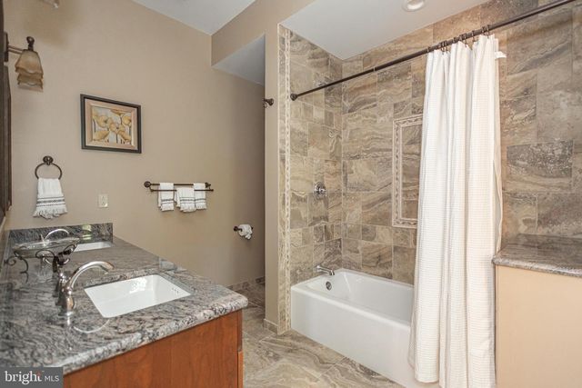 992 A WORTHINGTON MILL RD, Newtown, PA 18940