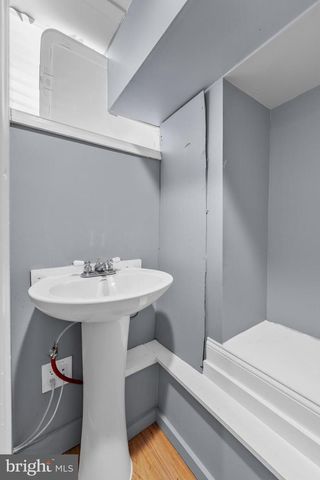 2534 S SARTAIN ST, Philadelphia, PA 19148