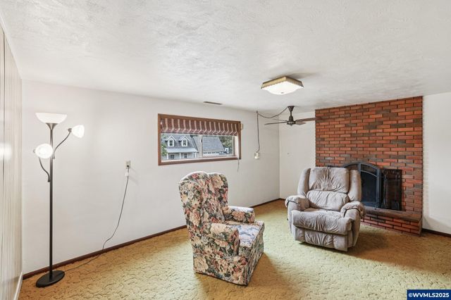 1290 Scenic View Dr, Stayton, OR 97383