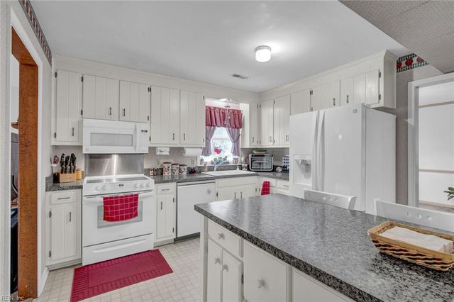 935 Chartwell DR, Newport News, VA 23608