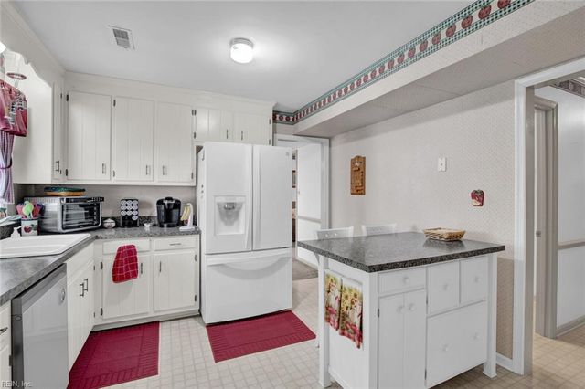 935 Chartwell DR, Newport News, VA 23608