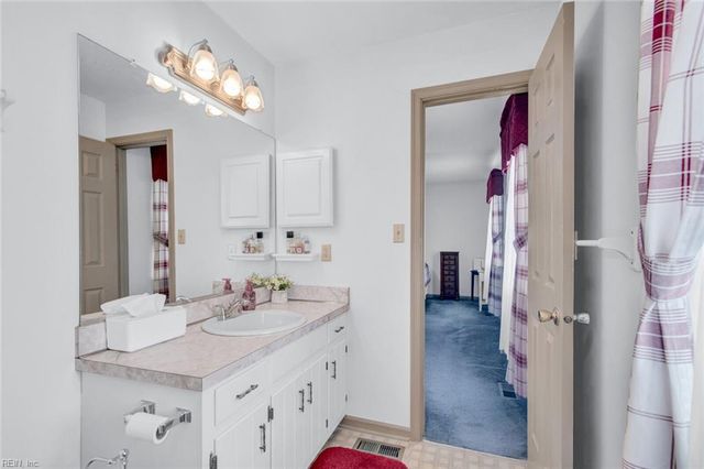 935 Chartwell DR, Newport News, VA 23608