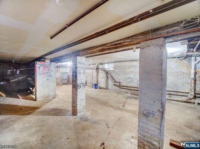 564 Sanford Avenue, Newark, NJ 07106