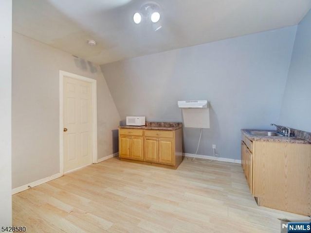 564 Sanford Avenue, Newark, NJ 07106