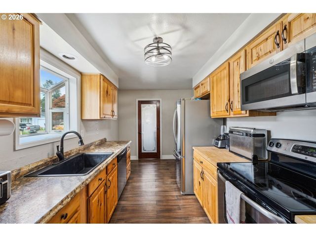 3381 NEBRASKA St, Longview, WA 98632