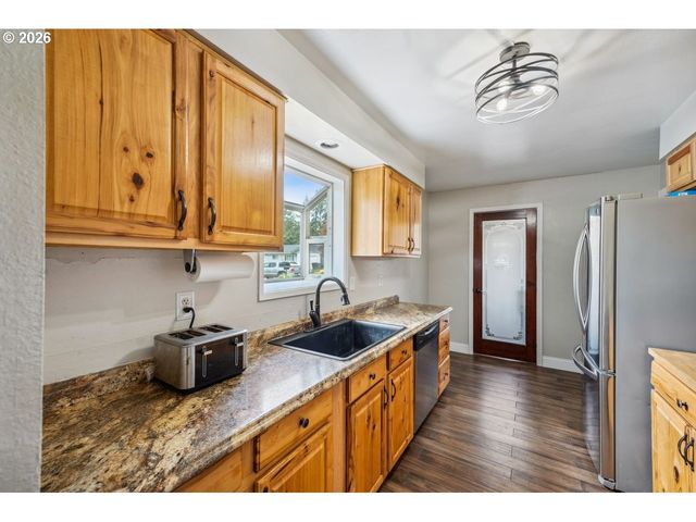 3381 NEBRASKA St, Longview, WA 98632