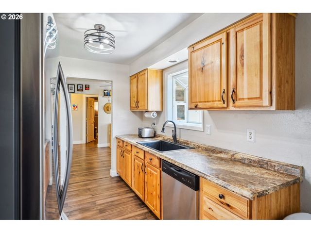 3381 NEBRASKA St, Longview, WA 98632