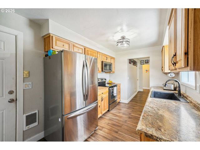 3381 NEBRASKA St, Longview, WA 98632