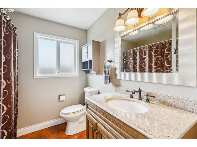 3381 NEBRASKA St, Longview, WA 98632