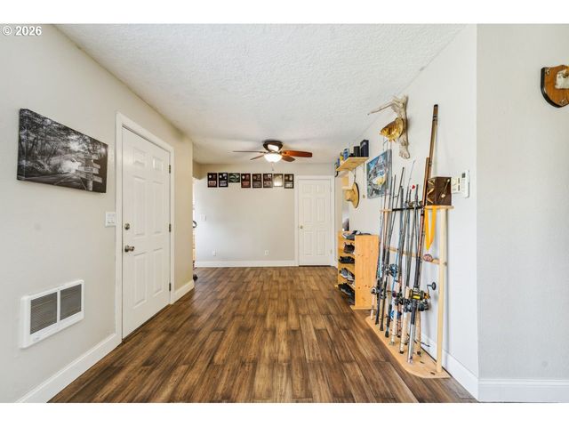 3381 NEBRASKA St, Longview, WA 98632