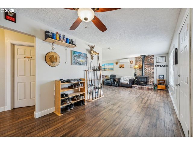 3381 NEBRASKA St, Longview, WA 98632