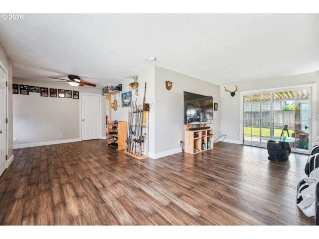 3381 NEBRASKA St, Longview, WA 98632