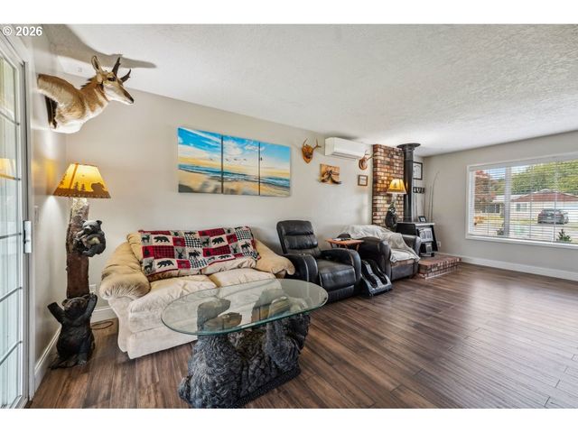 3381 NEBRASKA St, Longview, WA 98632