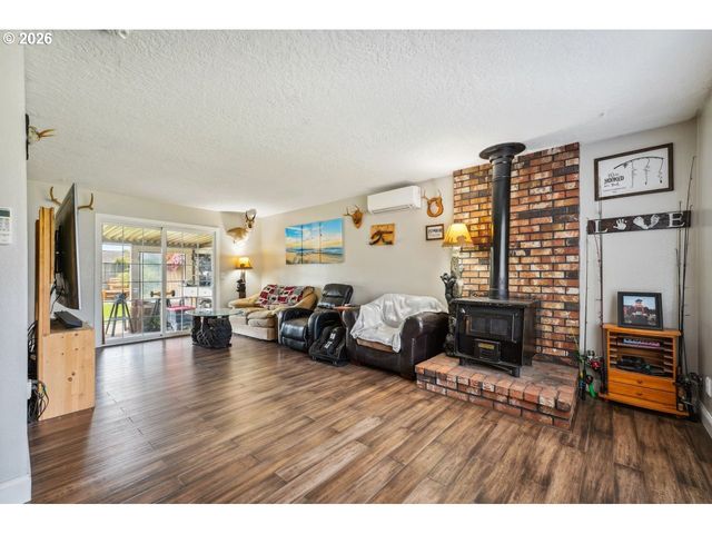 3381 NEBRASKA St, Longview, WA 98632